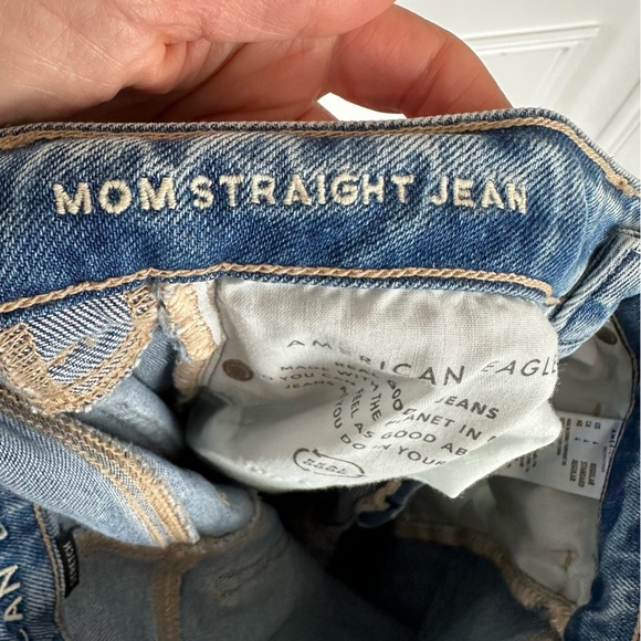 American Eagle Mom Straight Leg Jeans Size 4 - Picture 4 of 9